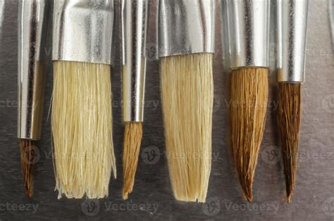 Illustration showing different brush sizes applied to a canvas