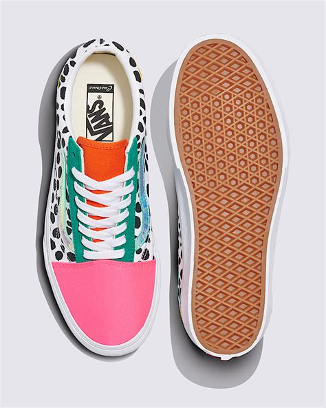 Screenshot of the Vans Customs platform interface