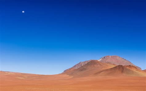 Landscape photo with clear sky and foreground, suitable for Content-Aware Scale