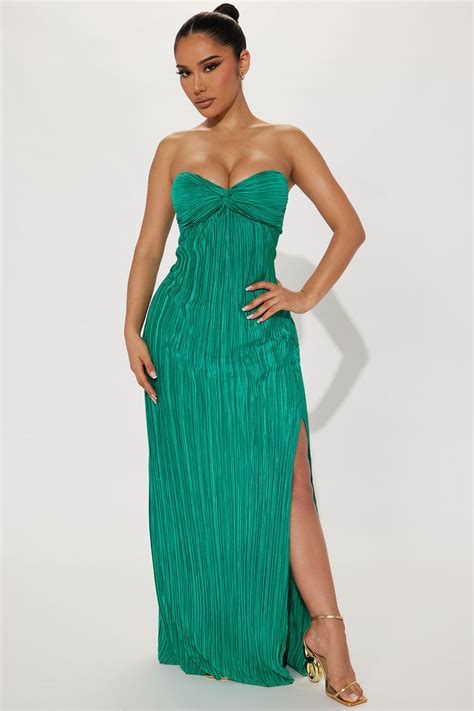 Fashion model wearing a Kelly green dress