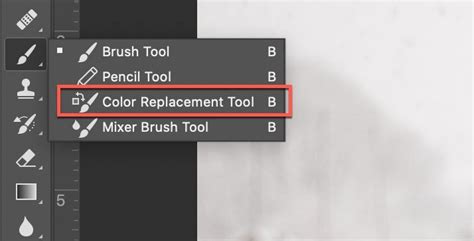 Photoshop interface showing color replacement tools