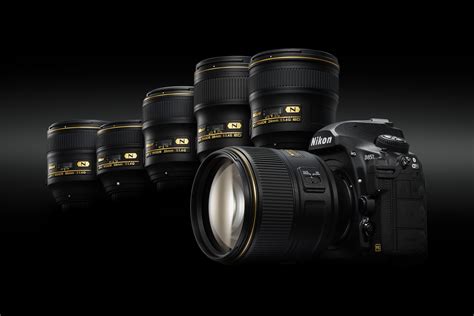 Nikon D850 camera with a telephoto lens pointed at the night sky