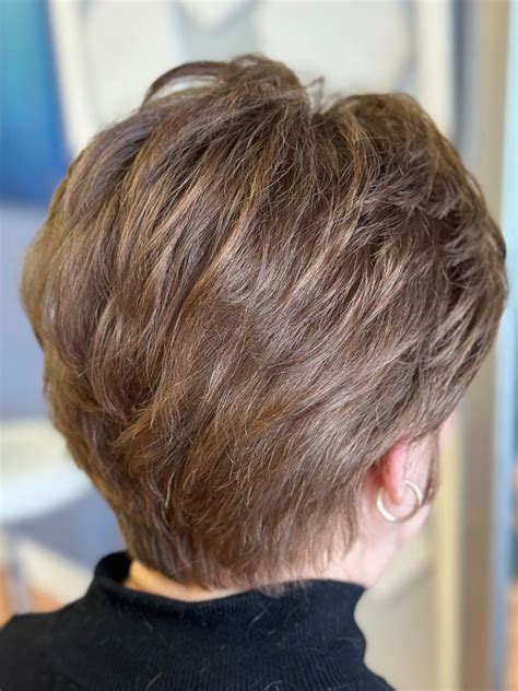 Soft feathered edge transition