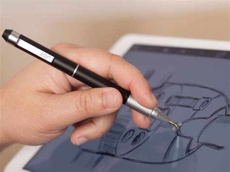 Illustration showing a stylus drawing a line with and without smoothing enabled
